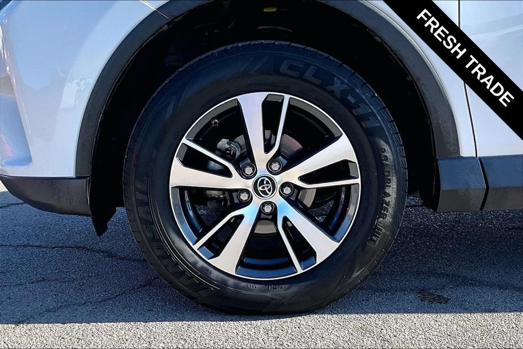 Used 2018 Toyota RAV4 LE AWD/4WD image 32
