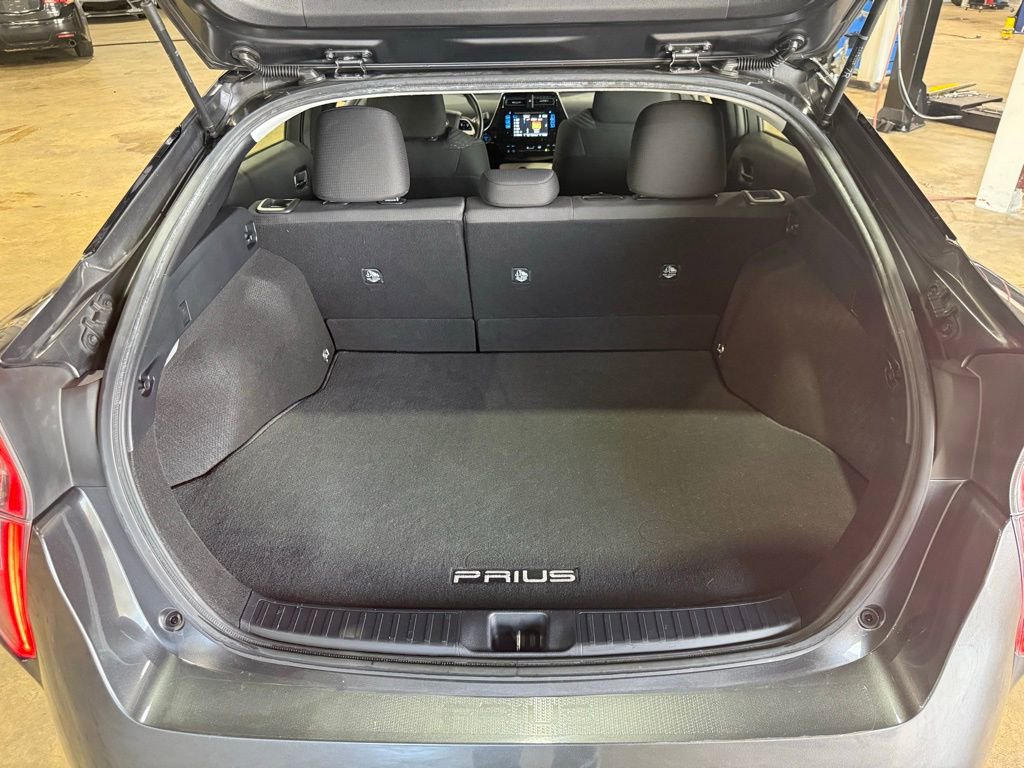 Used 2017 Toyota Prius Three w/ Advanced Technology Package image 25