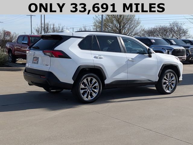 Used 2020 Toyota RAV4 XLE Premium image 4