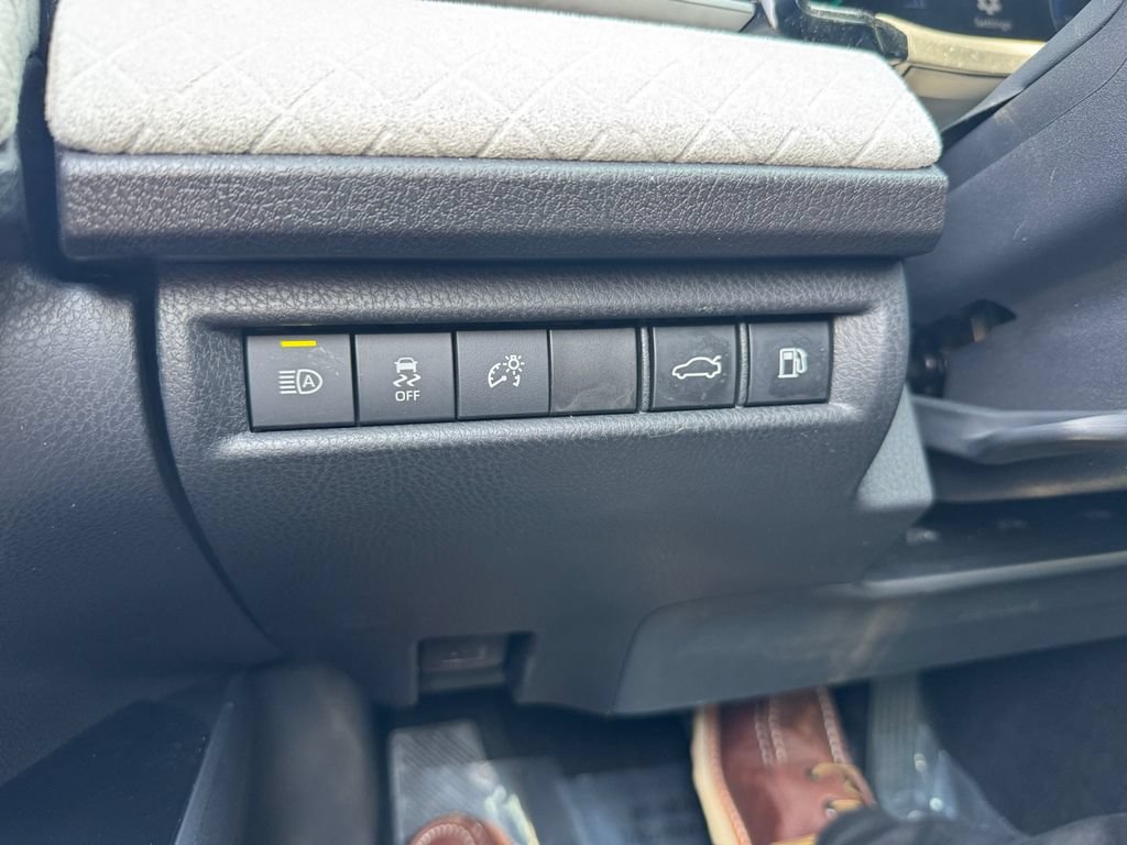 Used 2025 Toyota Camry XLE FWD image 28