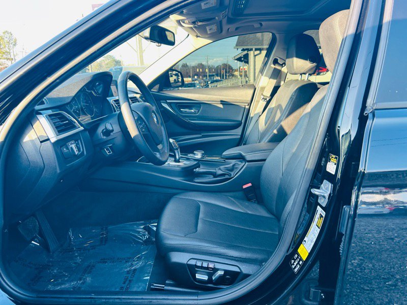 Used 2018 BMW 320i xDrive Sedan w/ Premium Package image 19