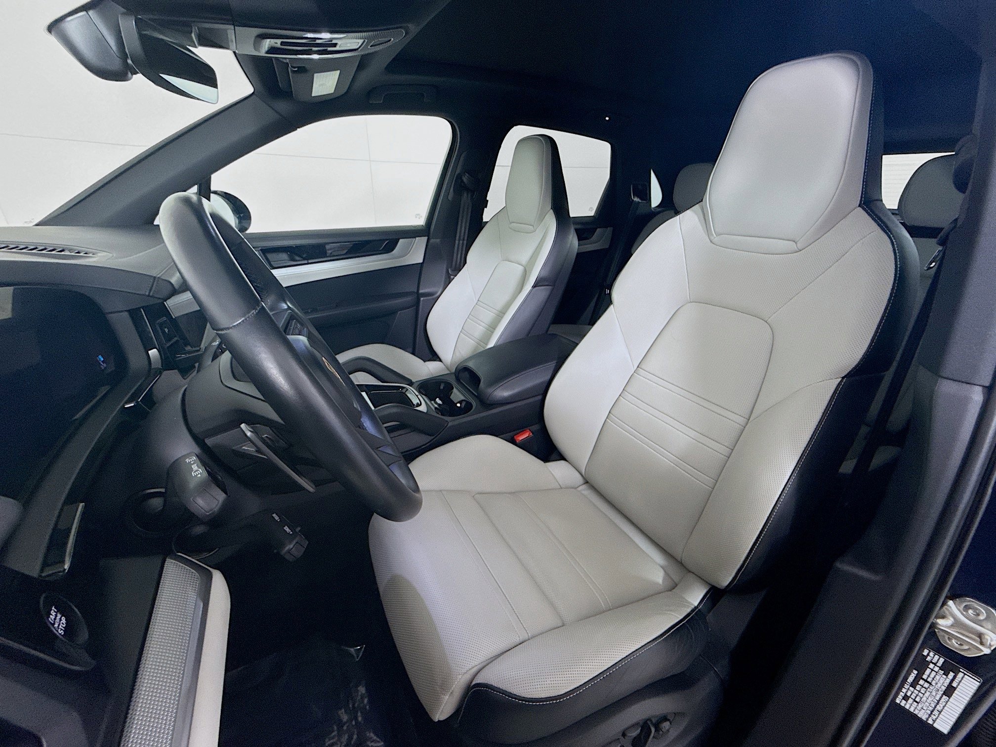 Certified 2024 Porsche Cayenne S image 5