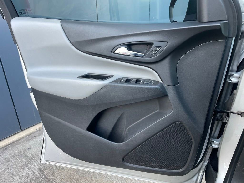 Used 2020 Chevrolet Equinox LS w/ LS Convenience Package FWD image 9