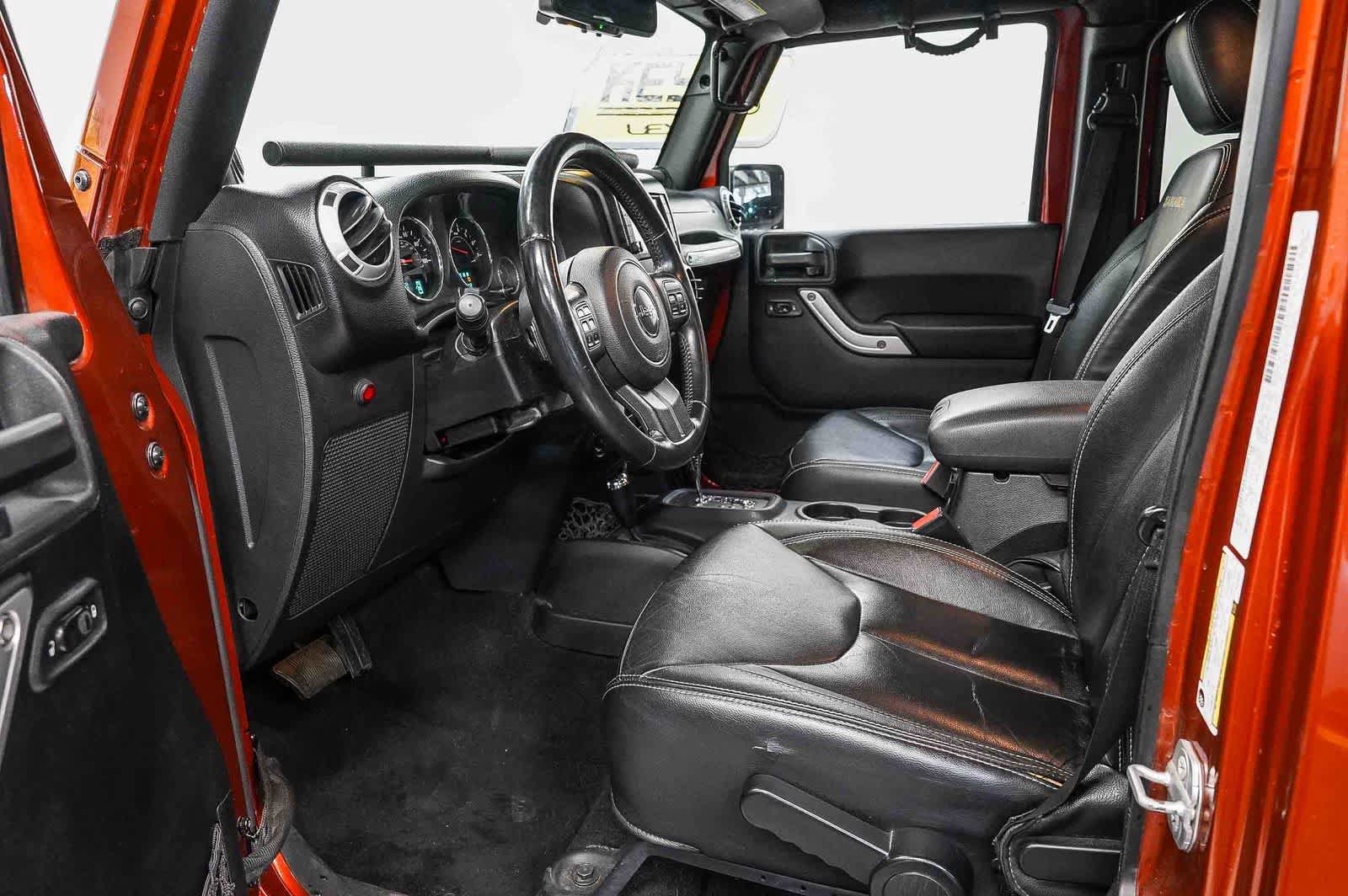 Used 2014 Jeep Wrangler Unlimited Sahara w/ Connectivity Group AWD/4WD image 17