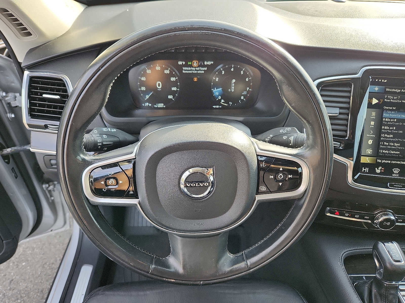 Used 2018 Volvo XC90 T6 Momentum w/ Convenience Package image 19