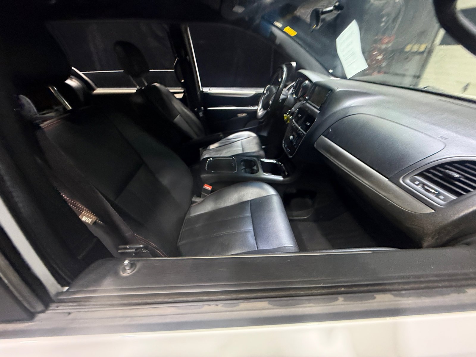 Used 2016 Dodge Grand Caravan R/T FWD image 19