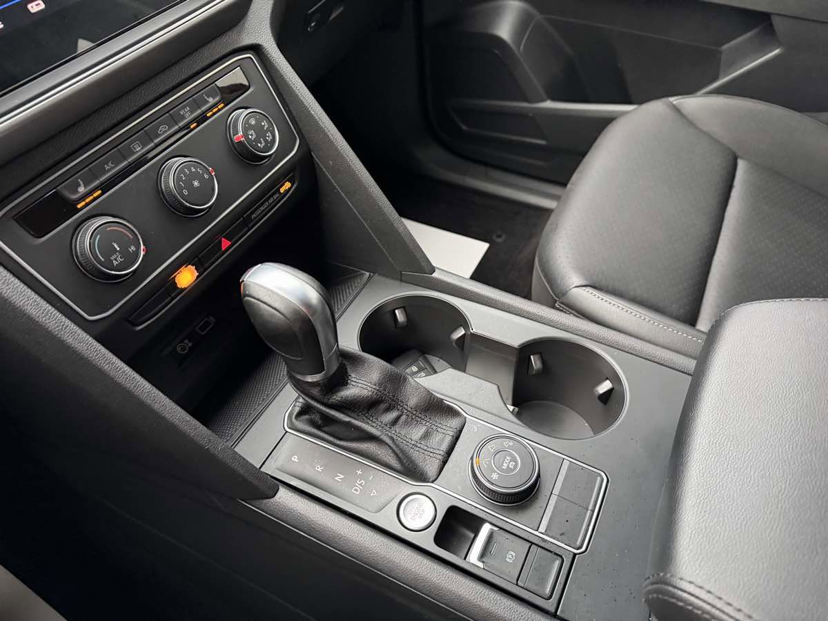 Used 2018 Volkswagen Atlas SE image 25