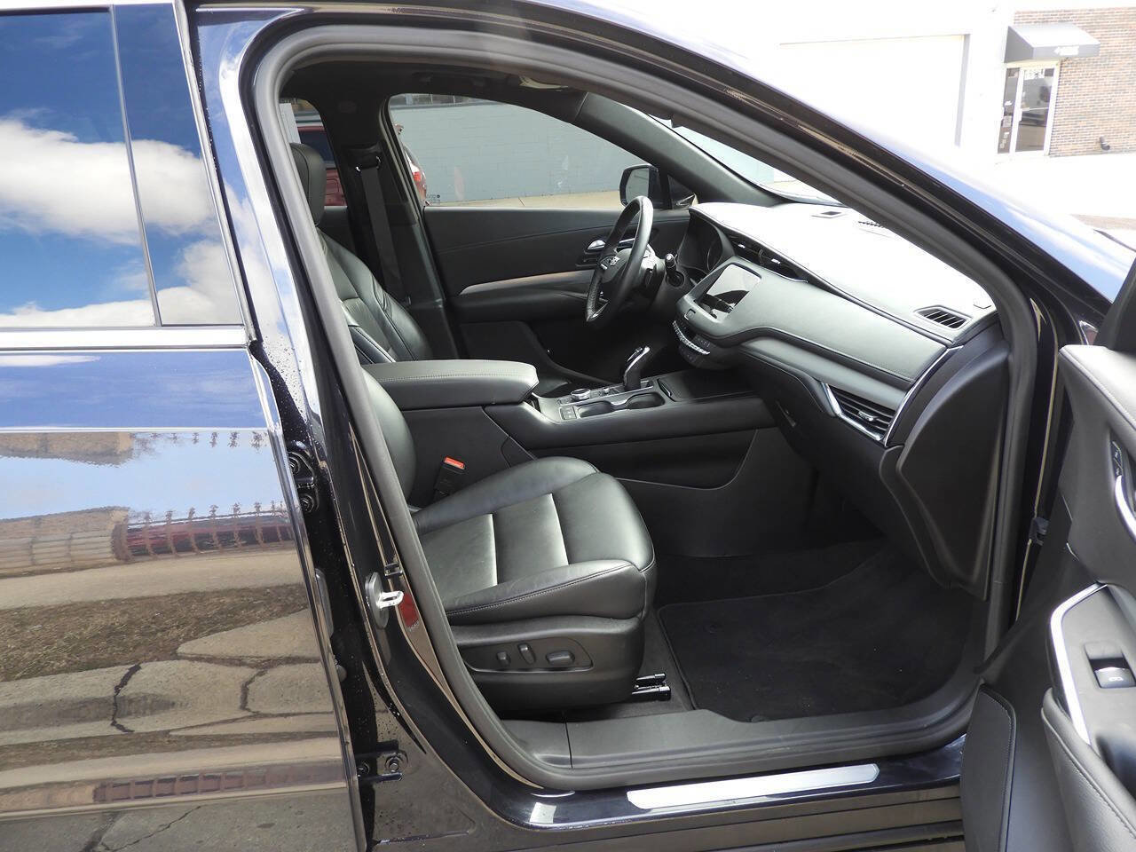Used 2023 Cadillac XT4 Premium Luxury w/ Cold Weather Package FWD image 34