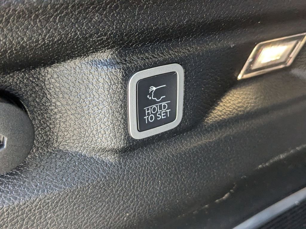 Used 2022 Jeep Grand Cherokee L Limited image 29