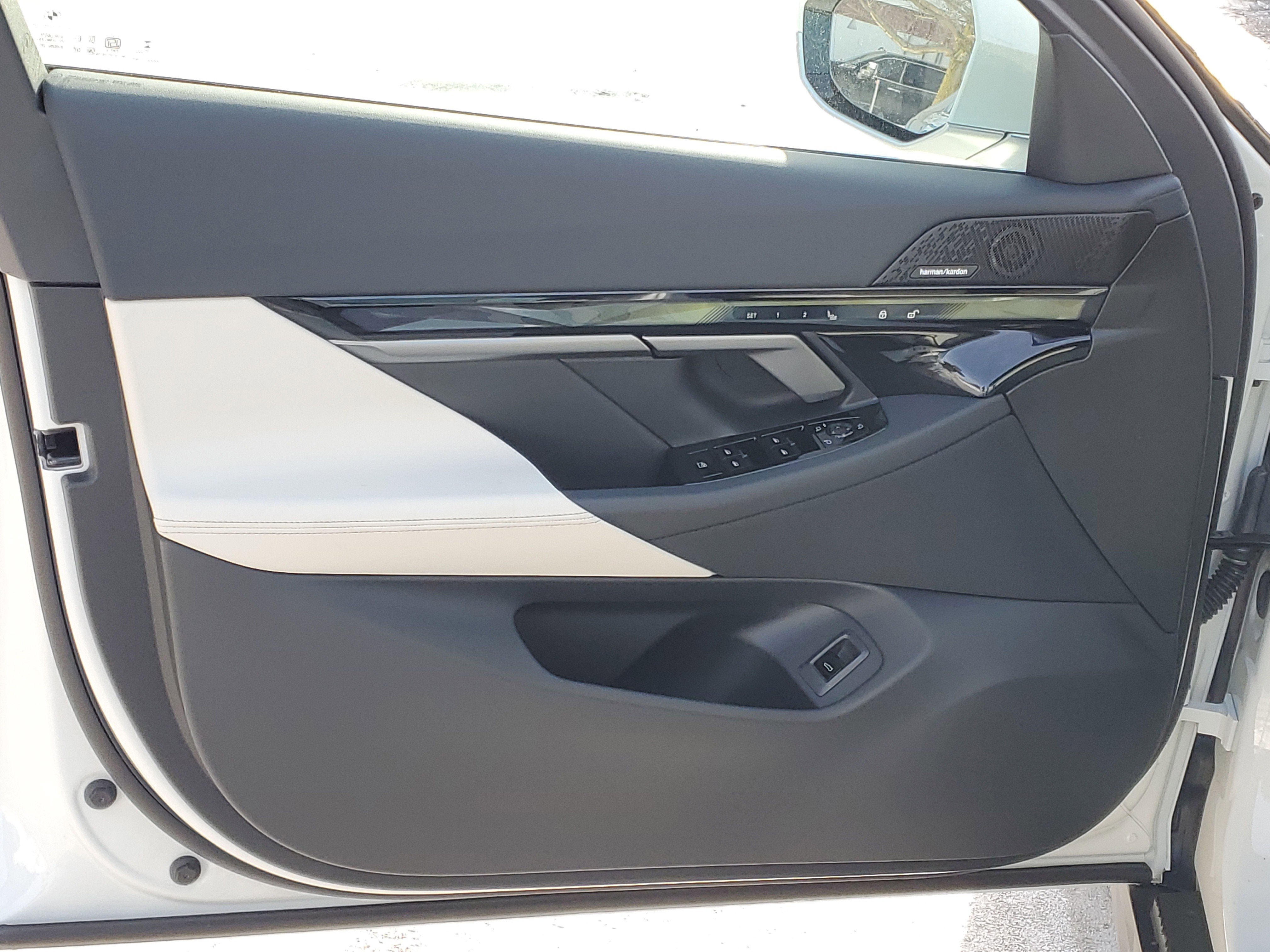 New 2026 BMW 530i xDrive w/ Premium Package image 5