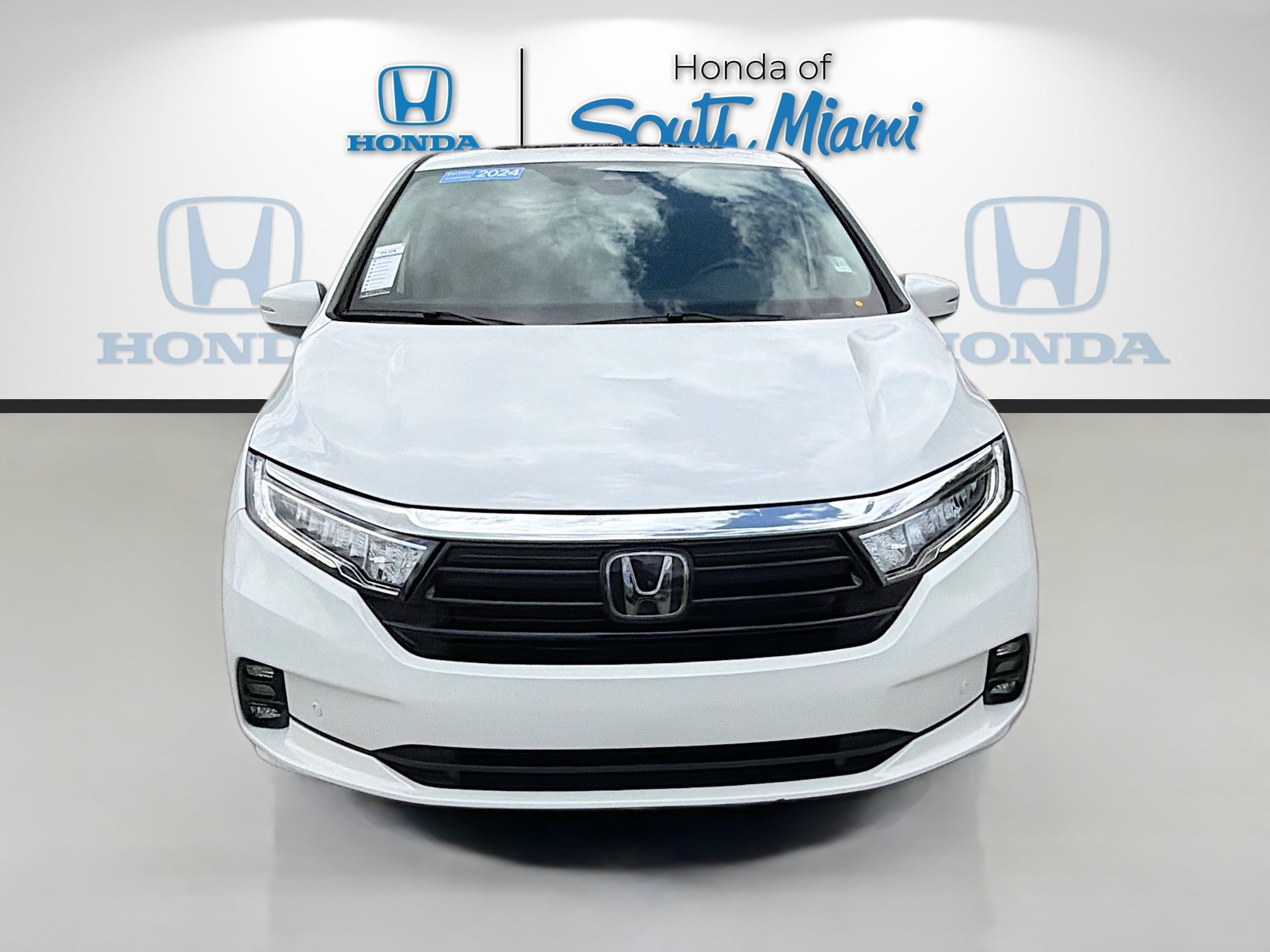 Used 2024 Honda Odyssey Touring image 2
