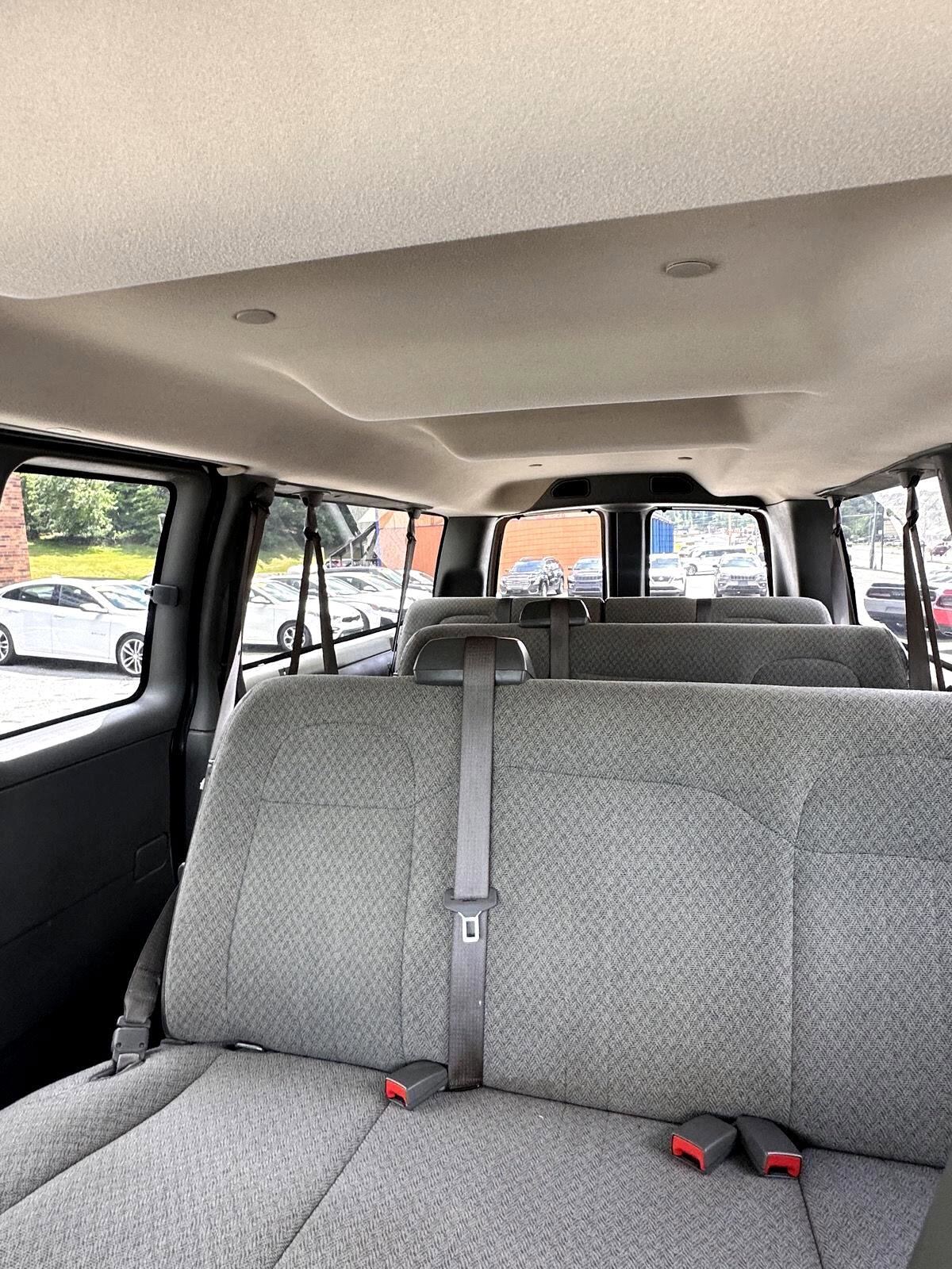 Used 2022 Chevrolet Express 3500 LS image 28