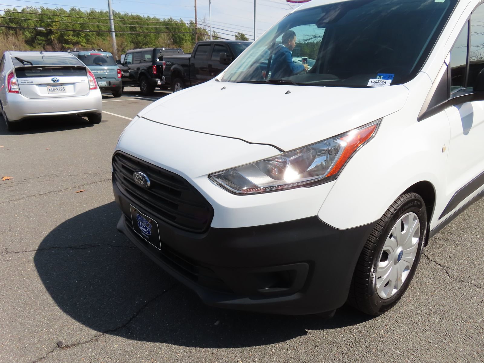 Certified 2020 Ford Transit Connect XL image 9