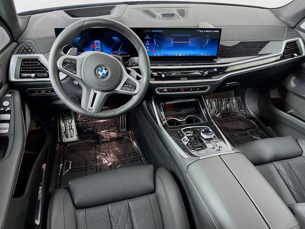 Used 2025 BMW X7 M60i image 24