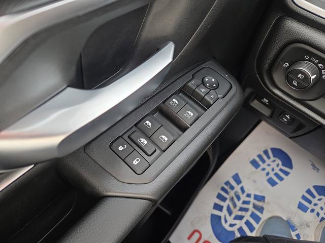 New 2026 RAM 1500 4x4 Crew Cab image 32