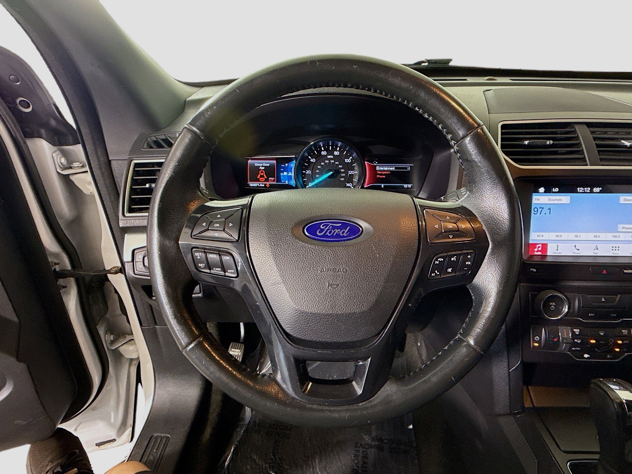 Used 2017 Ford Explorer XLT w/ Equipment Group 202A FWD image 13