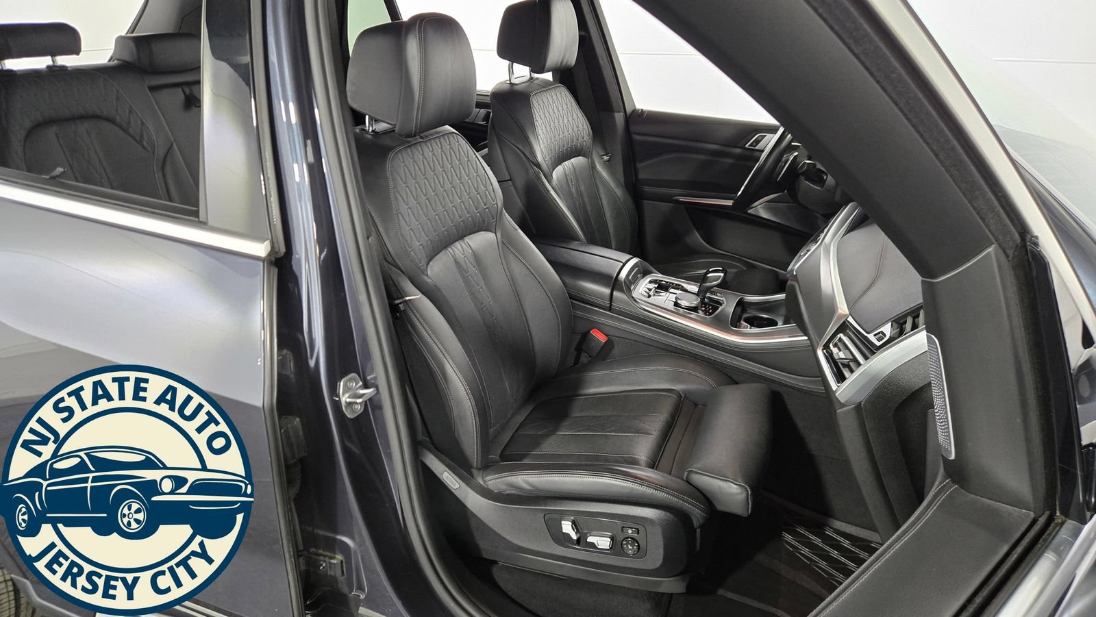 Used 2019 BMW X5 xDrive50i w/ Off-Road Package AWD/4WD image 4
