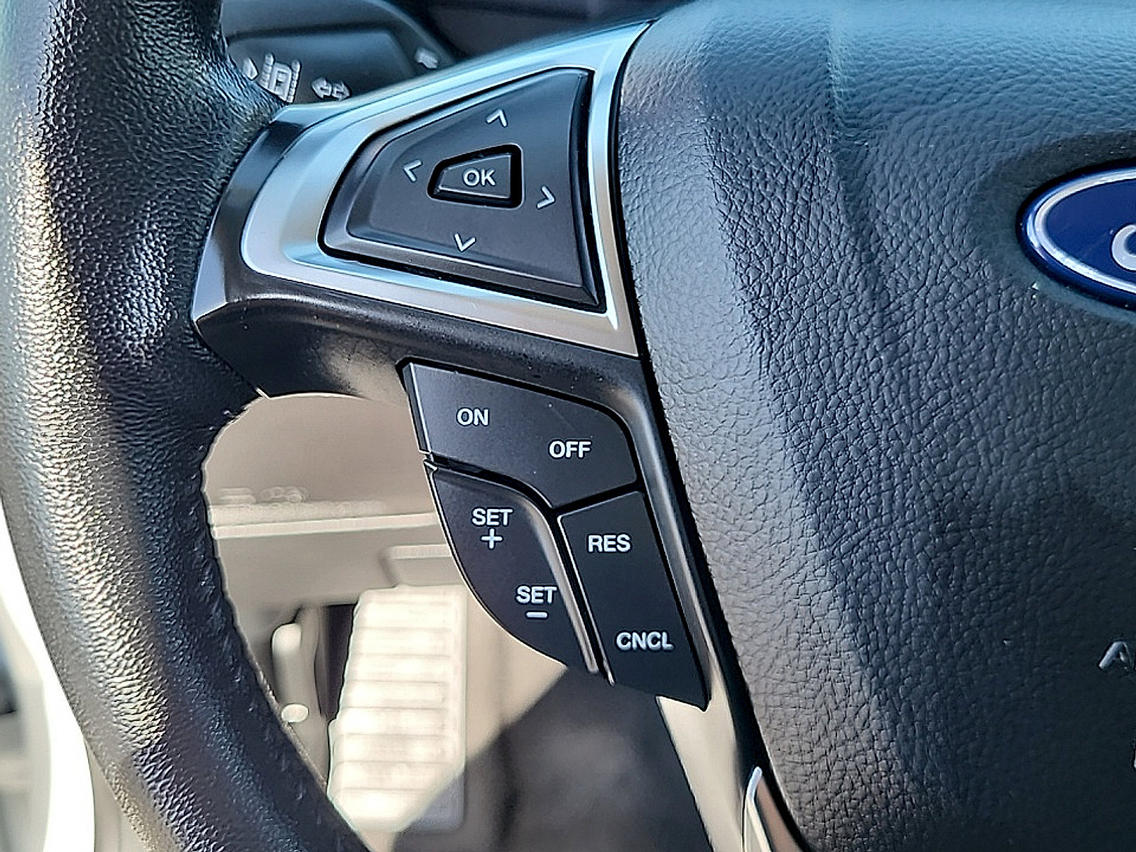 Used 2024 Ford Edge SEL AWD/4WD image 17