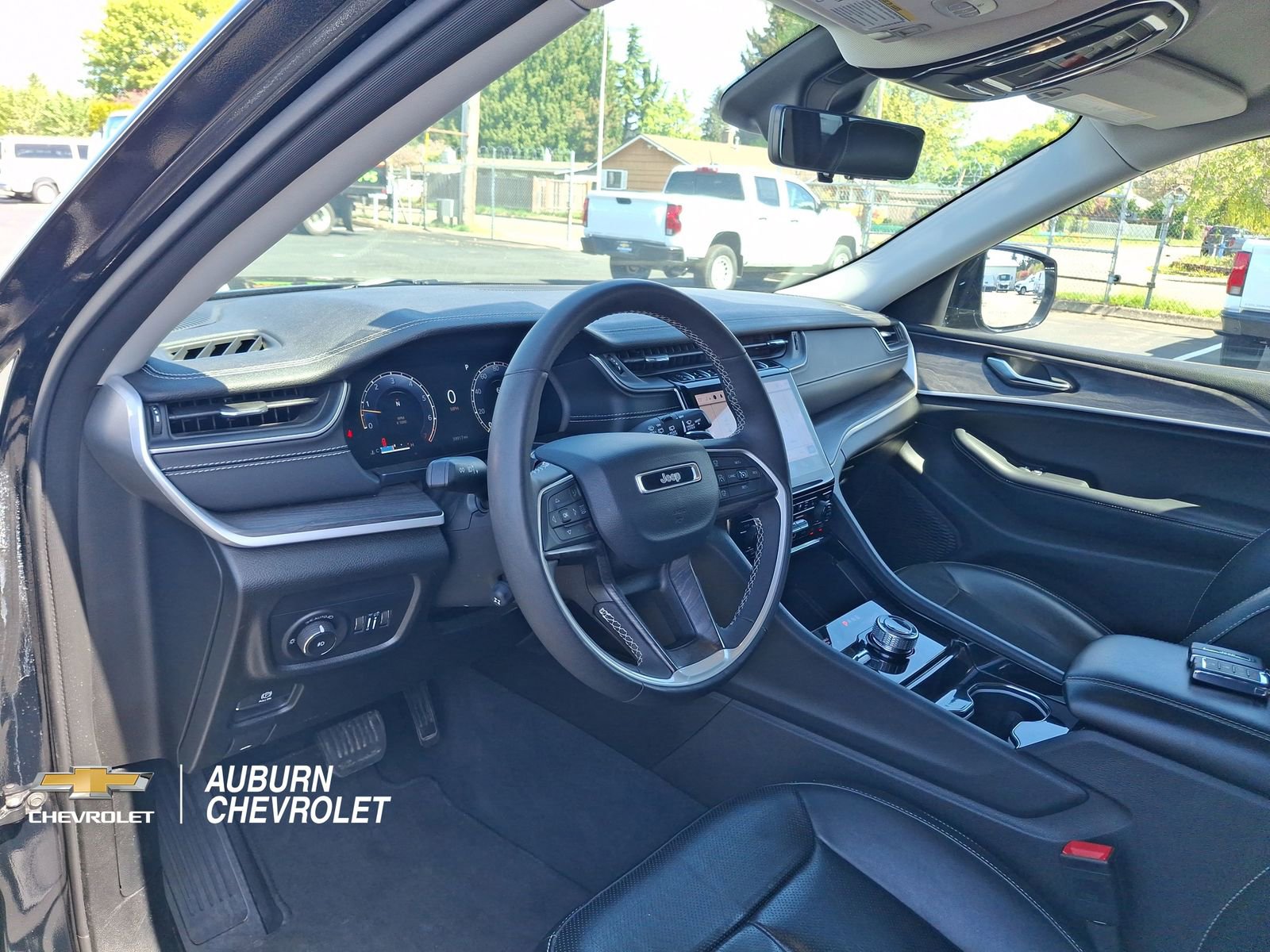 Used 2023 Jeep Grand Cherokee Limited w/ Luxury Tech Group II AWD/4WD image 19
