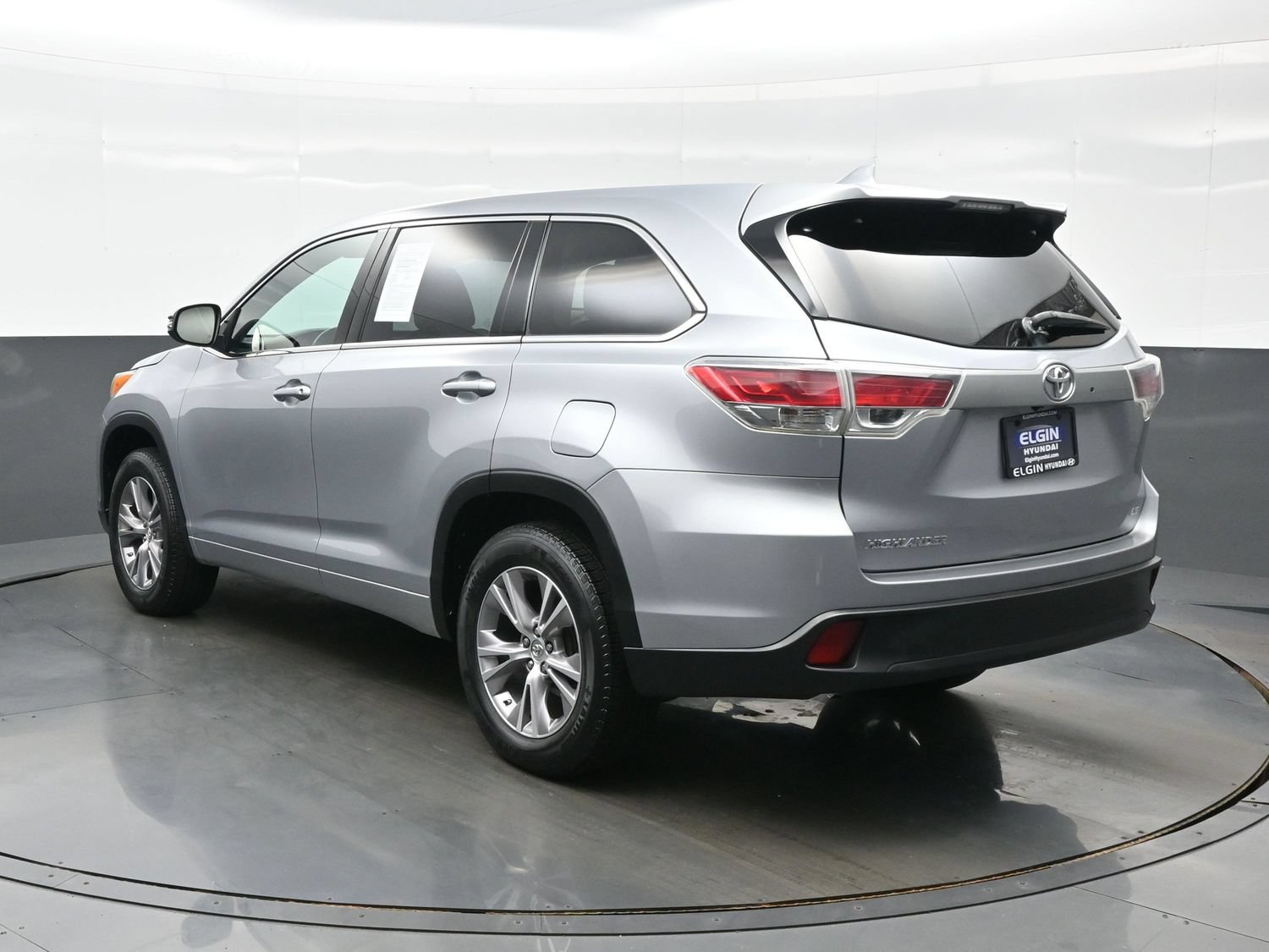 Used 2014 Toyota Highlander Plus FWD image 4