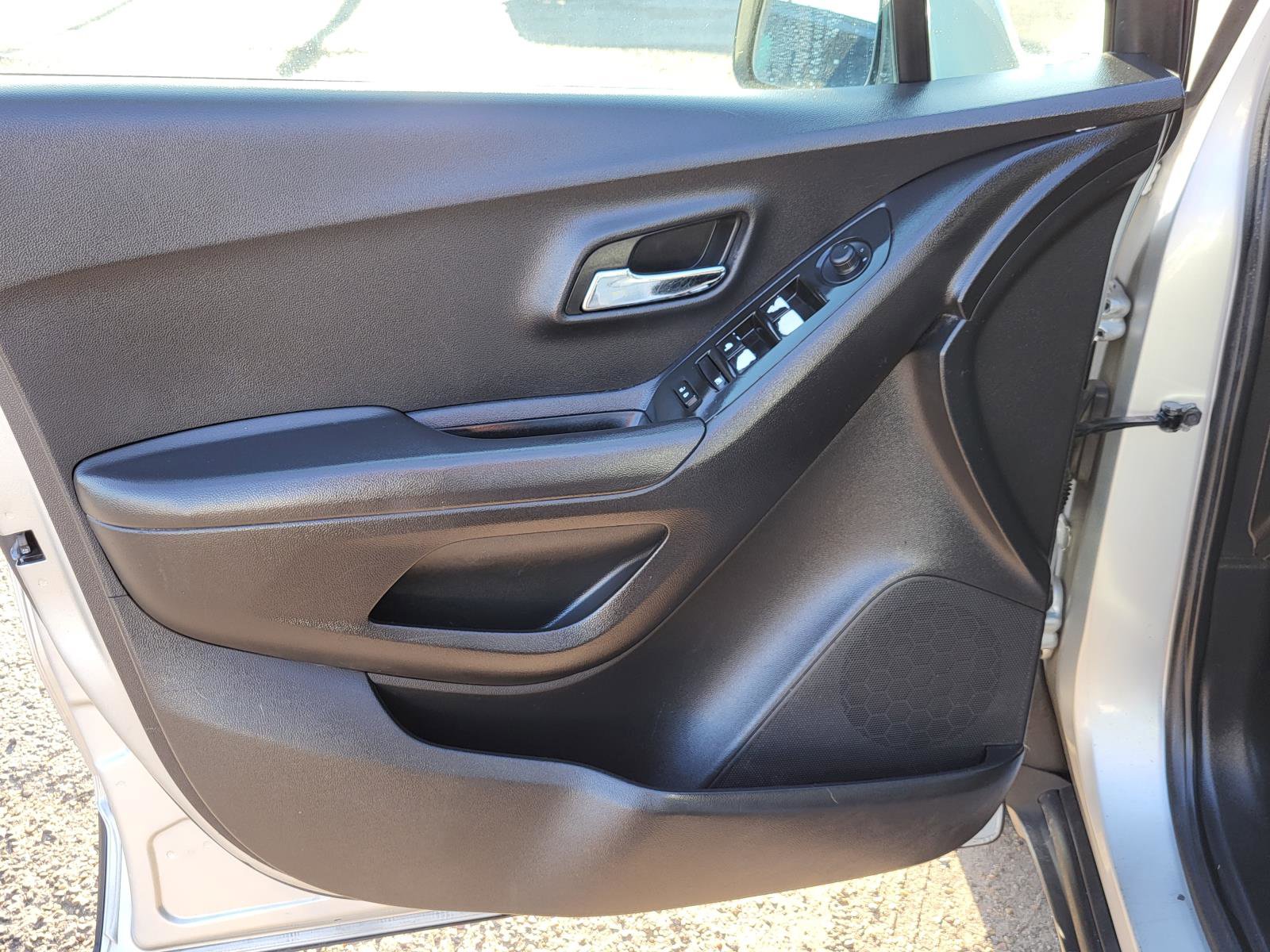 Used 2018 Chevrolet Trax LS image 20