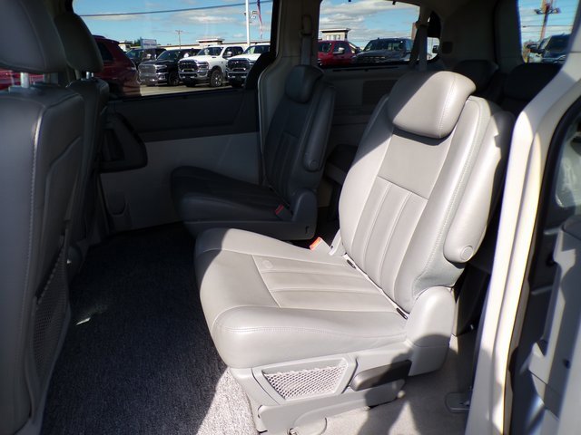 Used 2009 Chrysler Town & Country Touring image 11