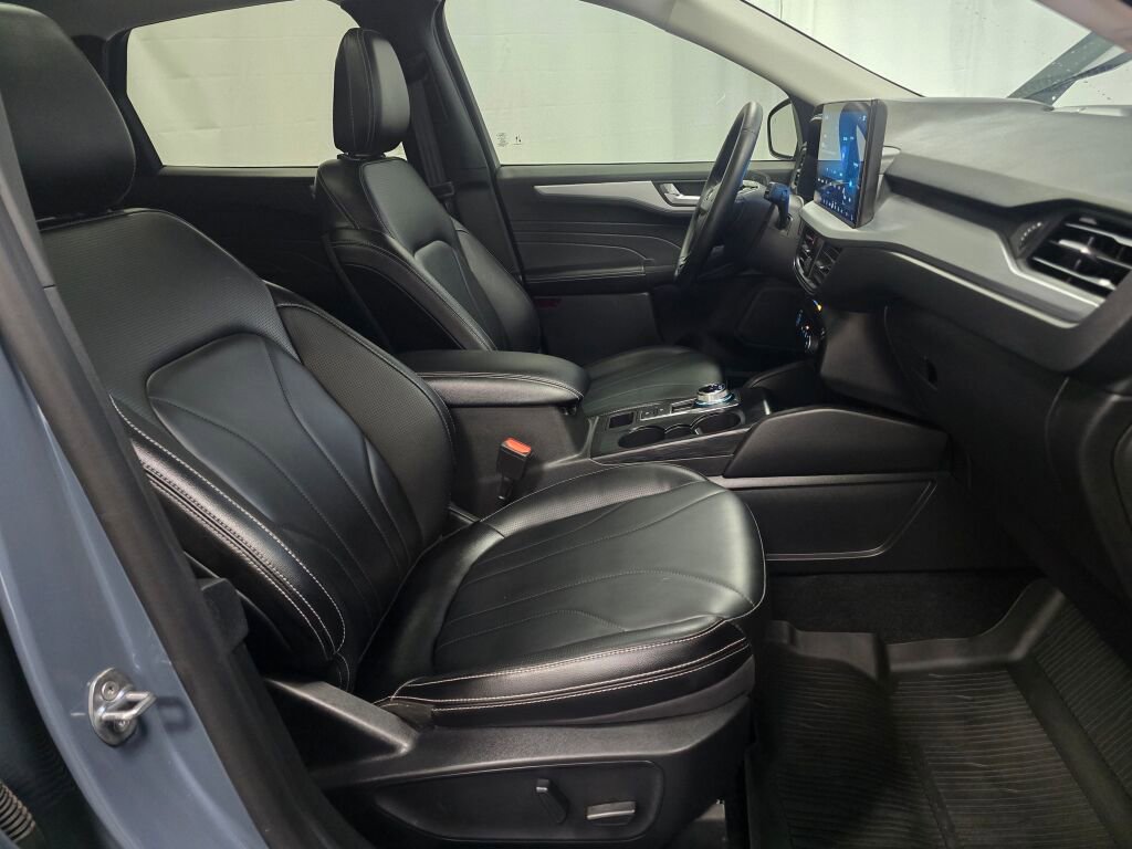 Used 2025 Ford Escape Platinum w/ Premium Technology Package image 25