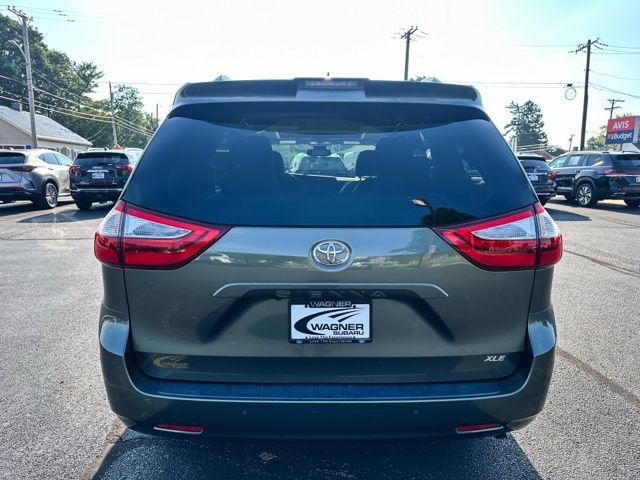 Used 2018 Toyota Sienna XLE w/ XLE Navigation Package FWD image 7