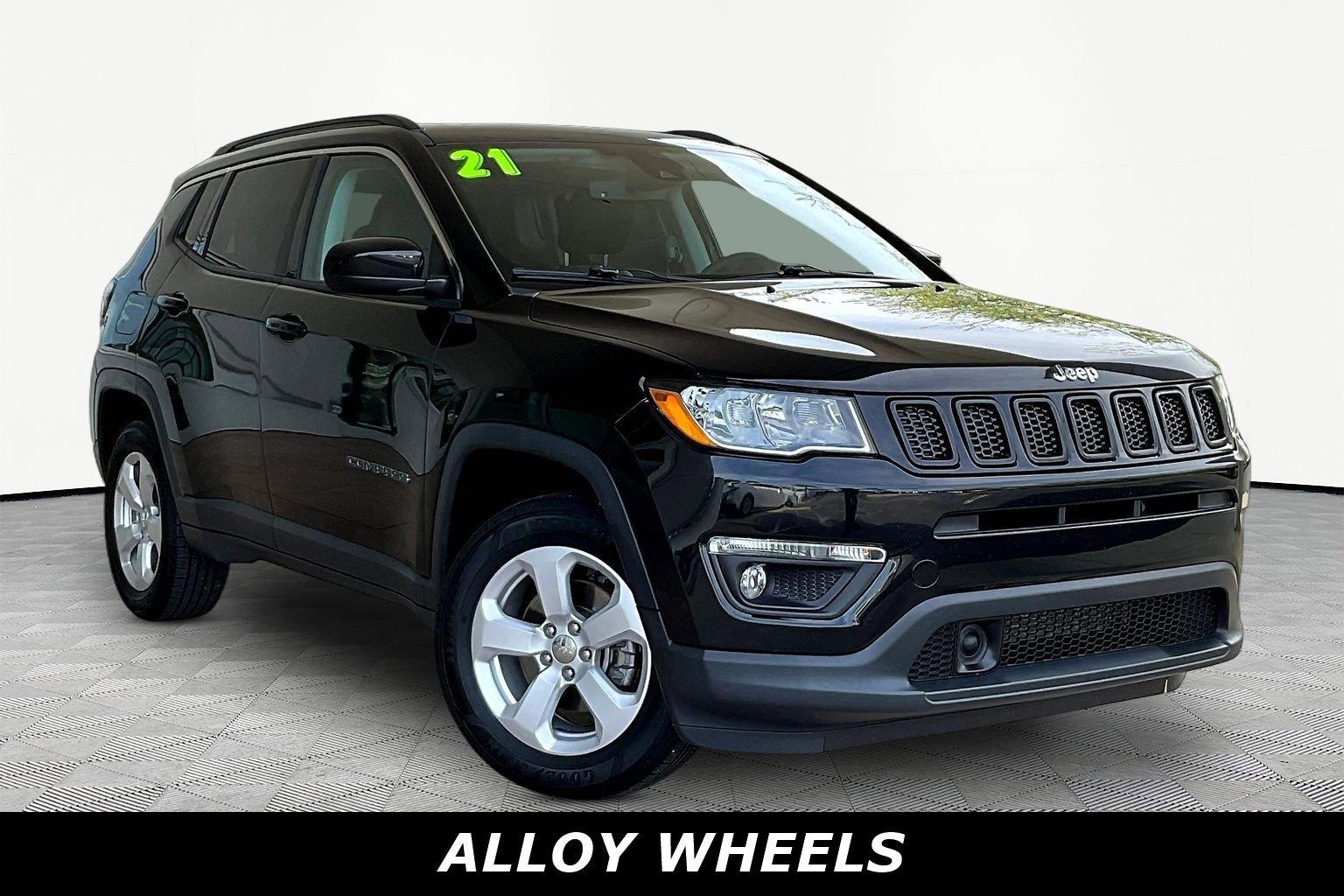 Used 2021 Jeep Compass Latitude w/ Sun and Sound Group AWD/4WD image 3