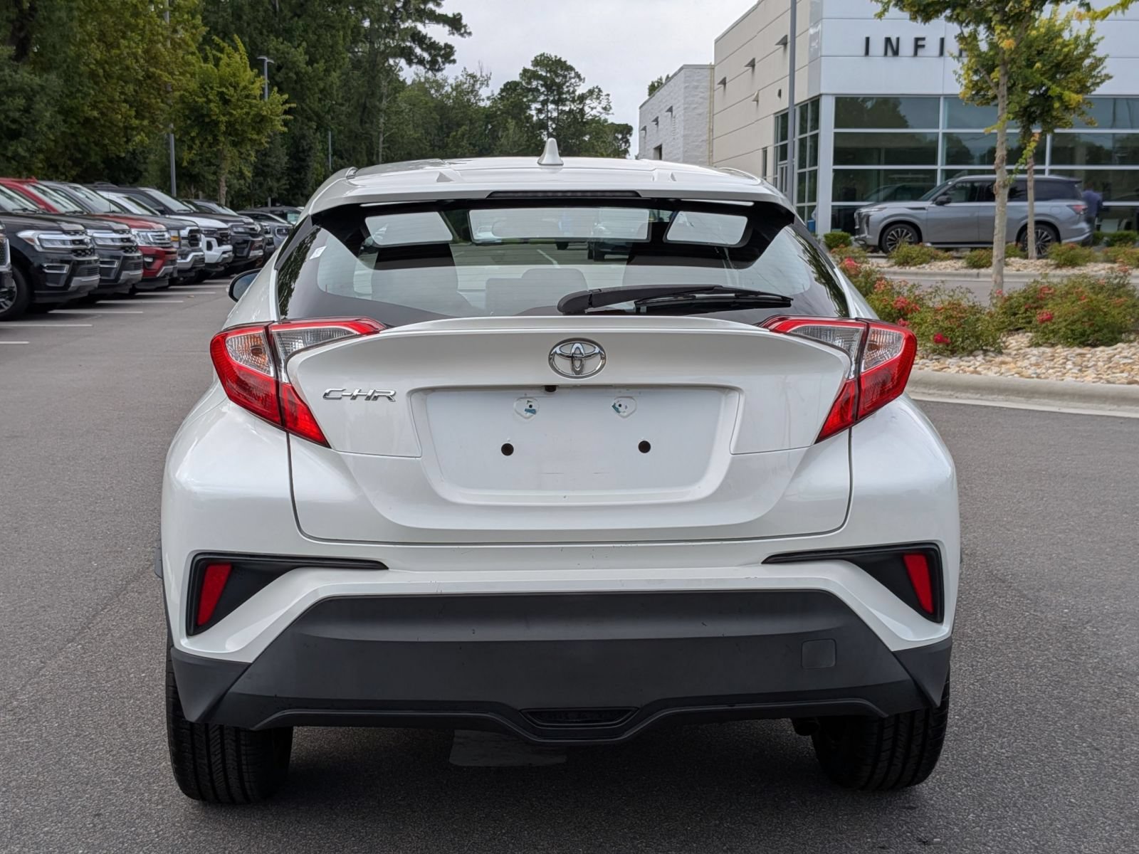 Used 2020 Toyota C-HR XLE FWD image 4
