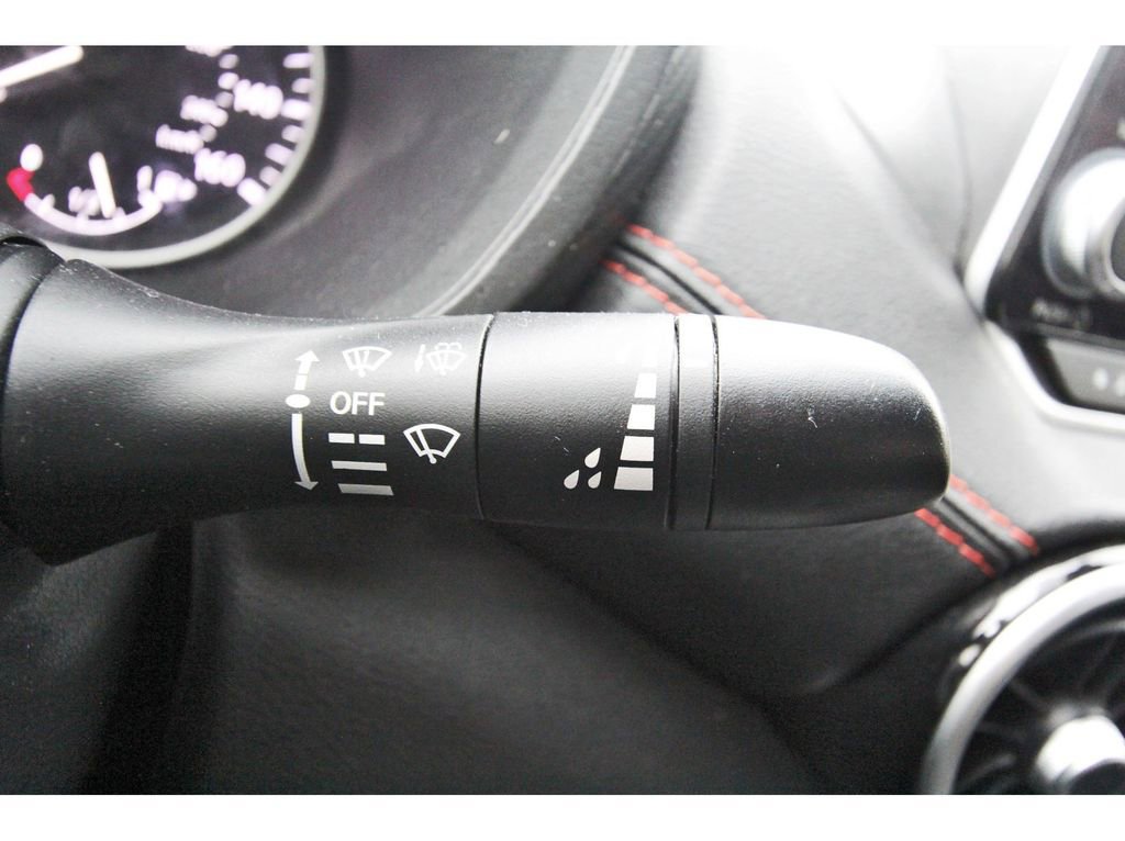 Used 2025 Nissan Sentra SR FWD image 12
