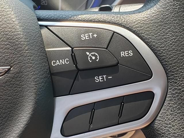 Used 2017 Chrysler Pacifica Touring FWD image 23