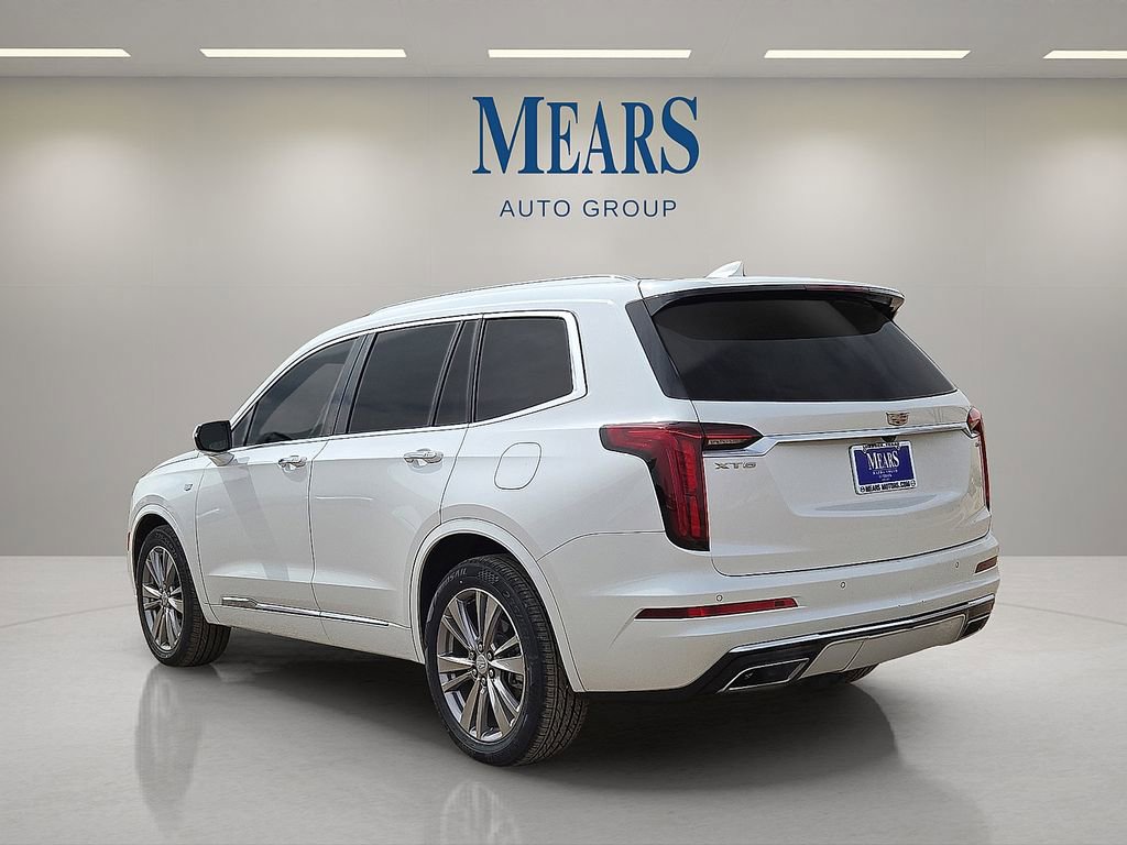 Used 2023 Cadillac XT6 Premium Luxury image 3