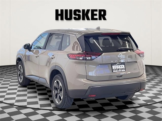 Used 2025 Nissan Rogue SV image 4