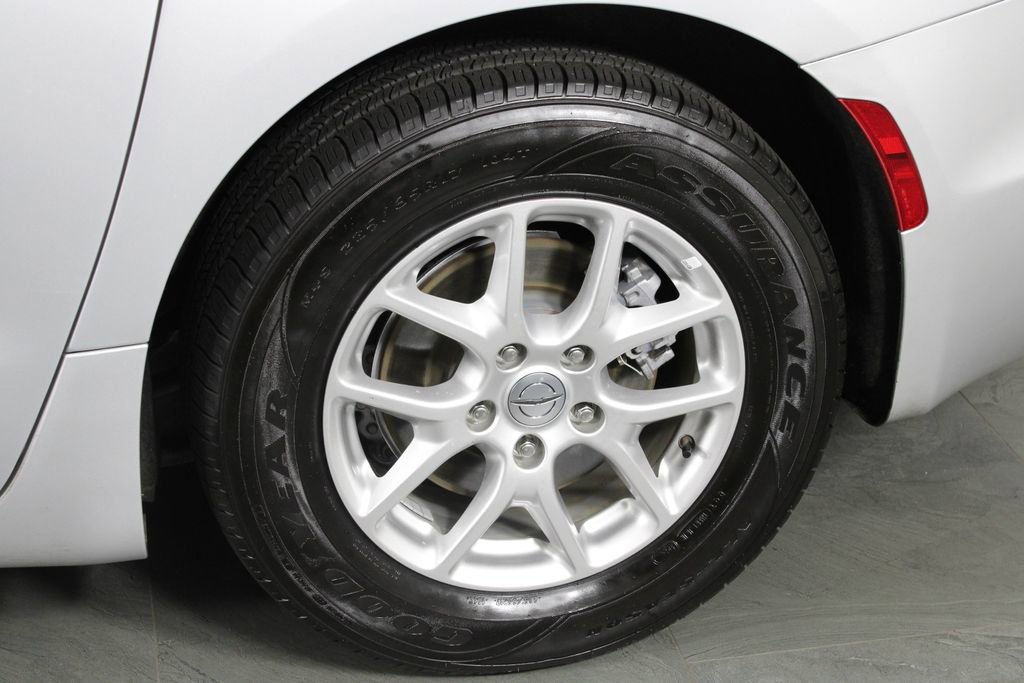 Used 2024 Chrysler Pacifica Touring-L image 10