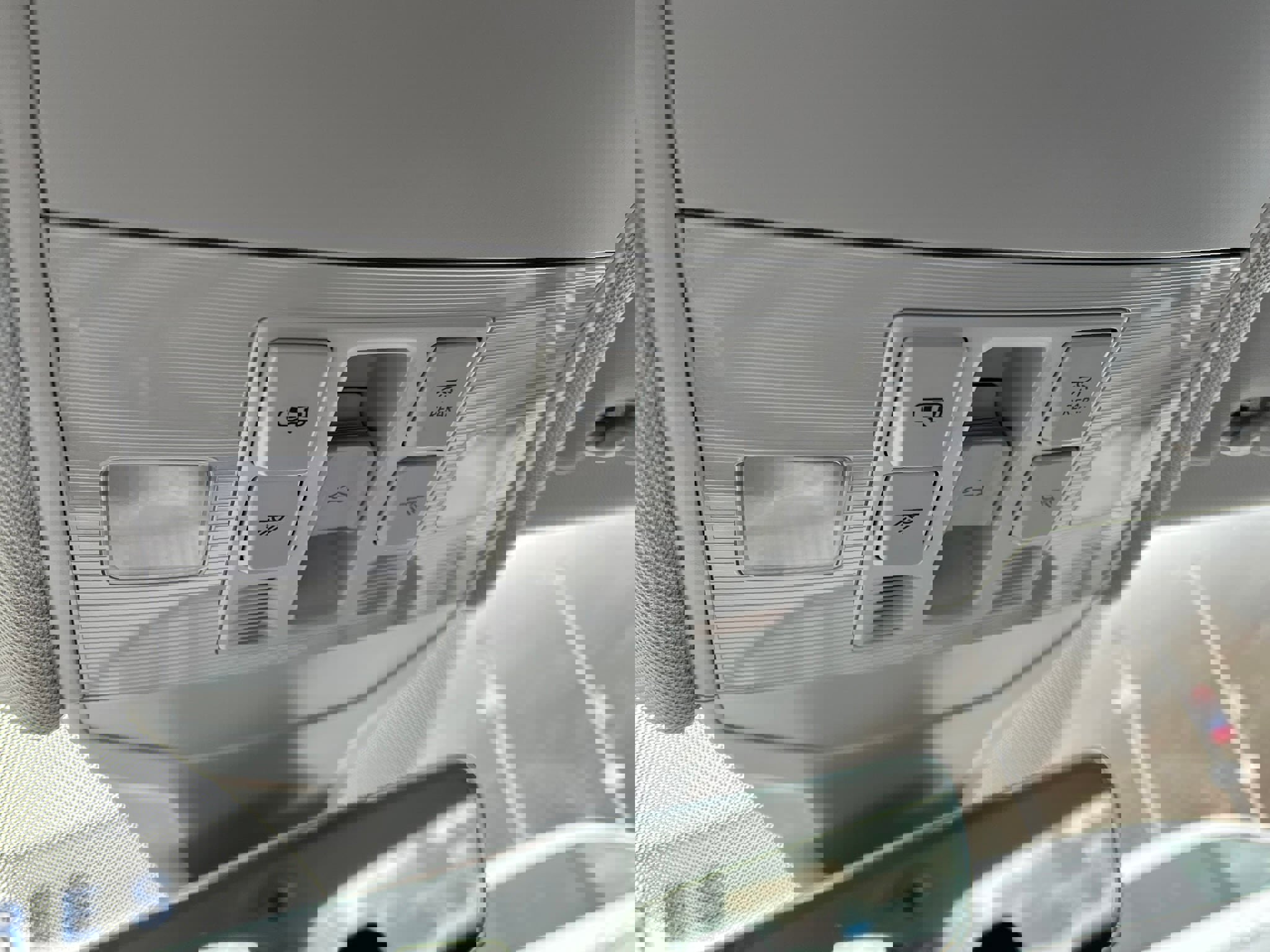 Used 2023 Volkswagen Jetta SE w/ Panoramic Sunroof Package image 31