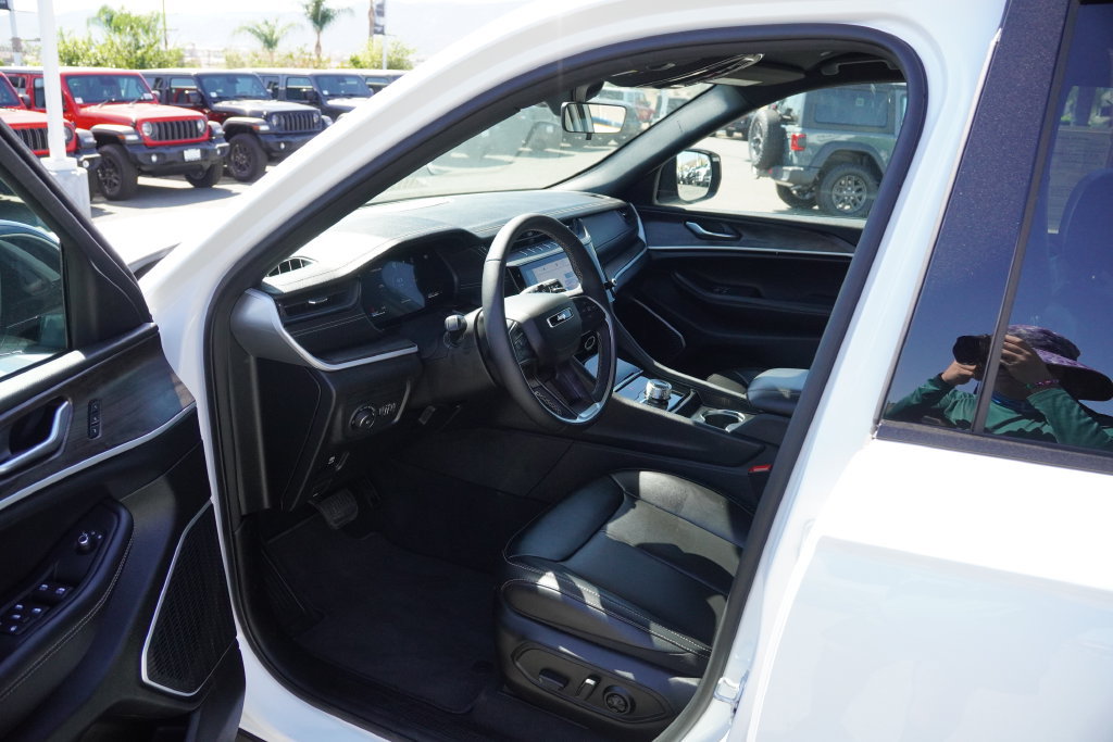 Used 2026 Jeep Grand Cherokee Limited AWD/4WD image 32
