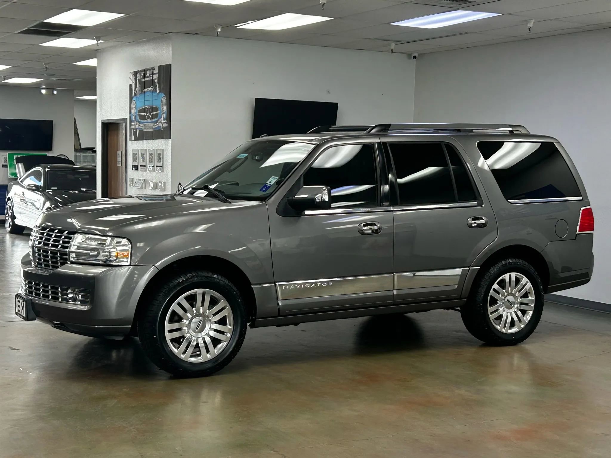 Used 2011 Lincoln Navigator 2WD image 4