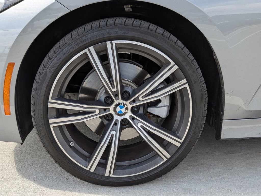 Used 2024 BMW 330i Sedan w/ Premium Package image 9