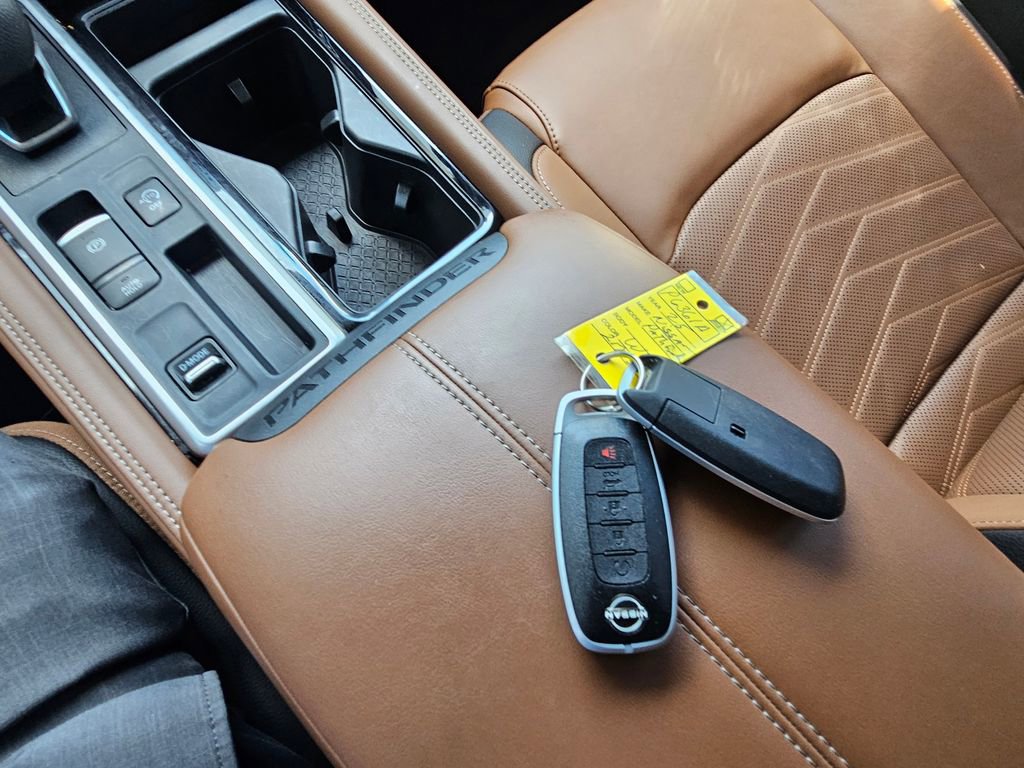 Used 2025 Nissan Pathfinder Platinum w/ Cargo Package image 33
