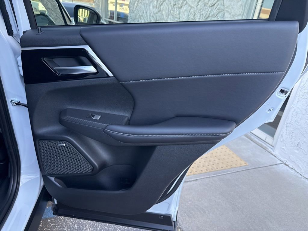 New 2026 Mitsubishi Outlander AWD image 25
