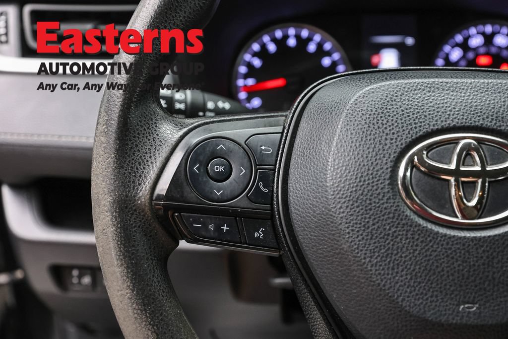 Used 2021 Toyota RAV4 XLE AWD/4WD image 14