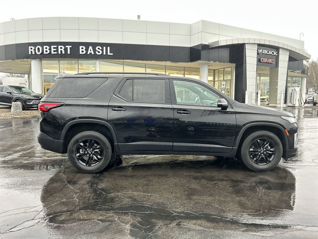 Used 2023 Chevrolet Traverse LT w/ Midnight/Sport Edition image 9