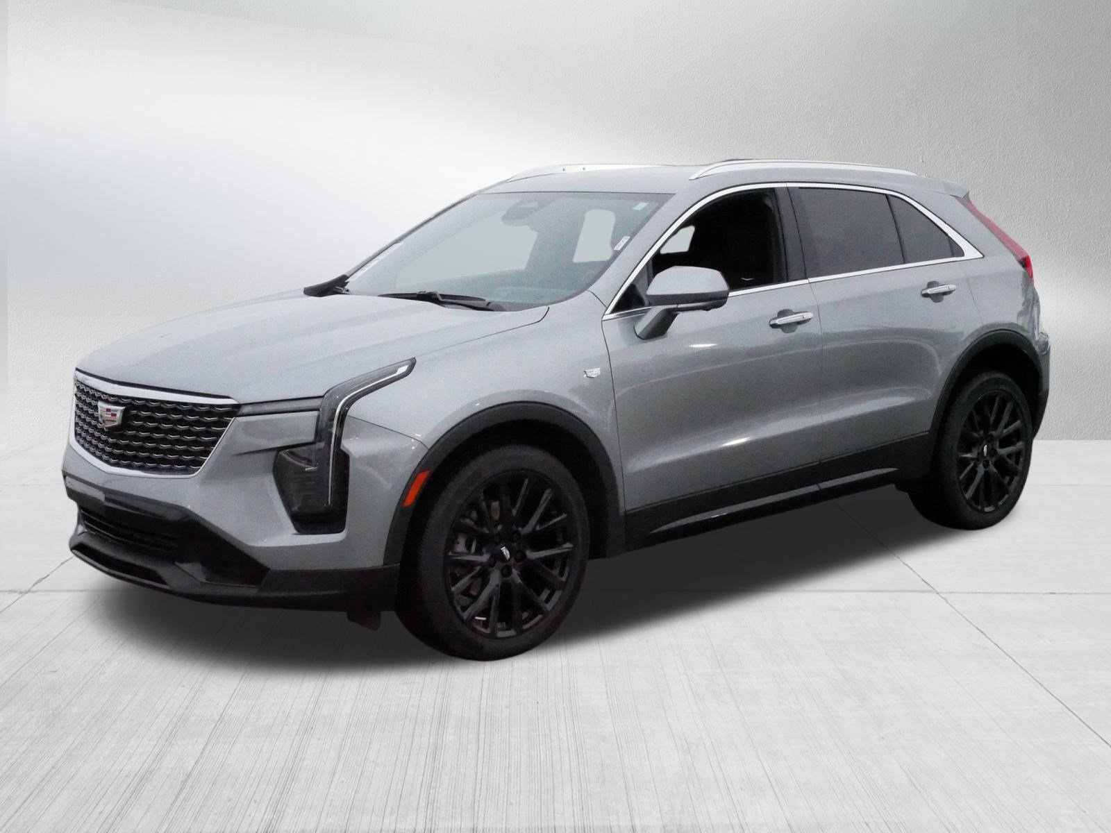 Used 2025 Cadillac XT4 Premium Luxury image 3