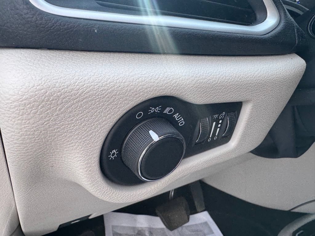 Used 2024 Chrysler Voyager LX FWD image 16