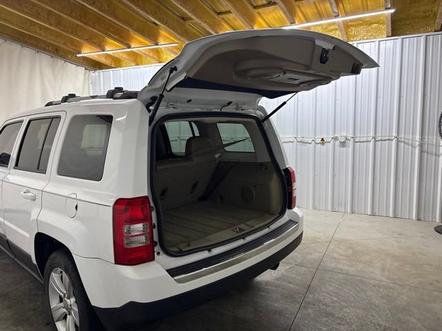 Used 2014 Jeep Patriot Limited w/ Sun/Sound Group AWD/4WD image 9