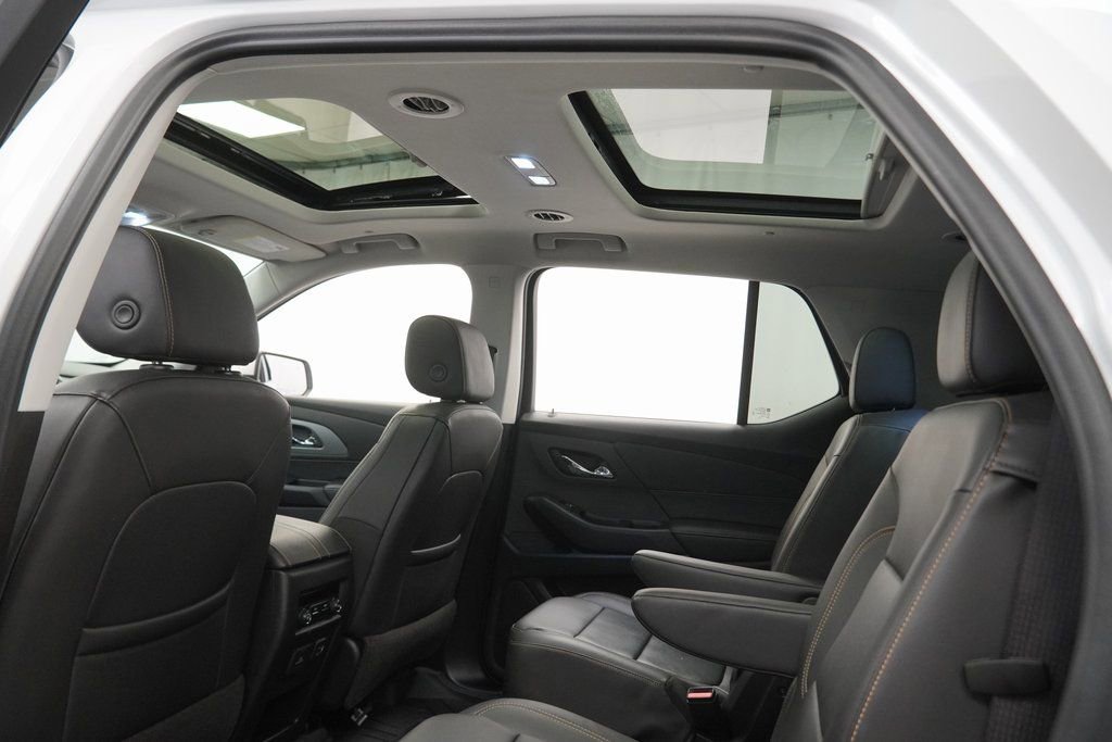 Used 2021 Chevrolet Traverse LT w/ LT Premium Package image 23