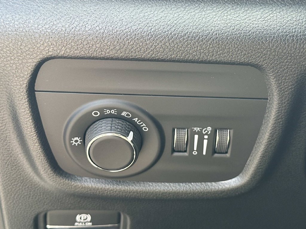New 2027 Jeep Grand Cherokee Altitude AWD/4WD image 29