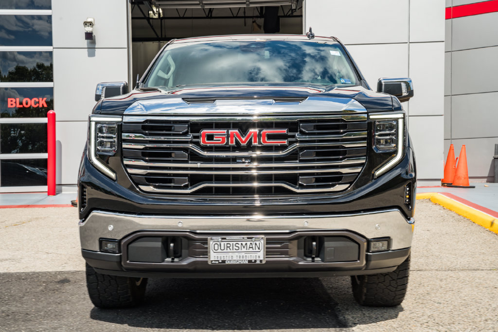 Used 2023 GMC Sierra 1500 SLT w/ SLT Premium Plus Package AWD/4WD image 2