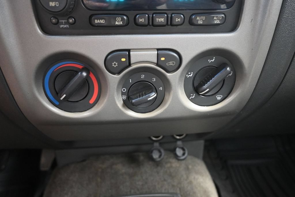 Used 2005 Chevrolet Colorado LS w/ Safe And Sound Package RWD image 12